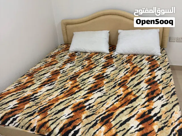 سرير مع المرتبه  شبه جديد استخدام بسيط