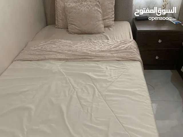 غرفت نوم (تخت/ميرو/خزانه كبيره استخدام بصيت و قتره قصيره جدا)