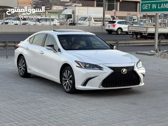Lexus ES-300h 2019 White)