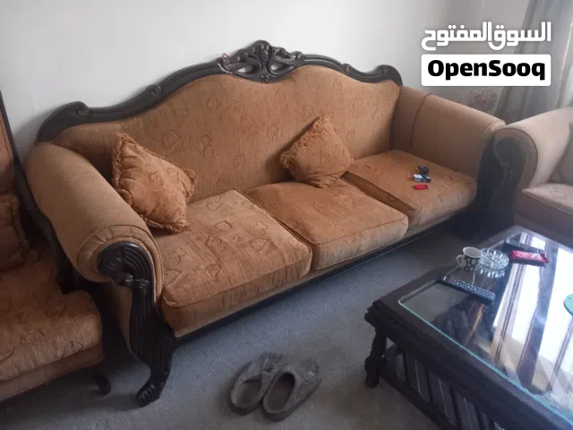 طقم كنب بحالة جيدة جدا