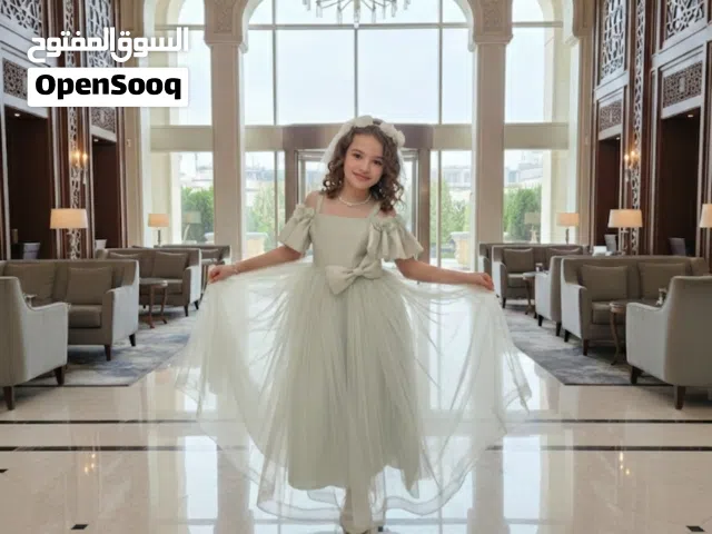 عنوان الإعلان: فستان بناتي راقٍ وأنيق باللون الأخضر النعناعي للبيع