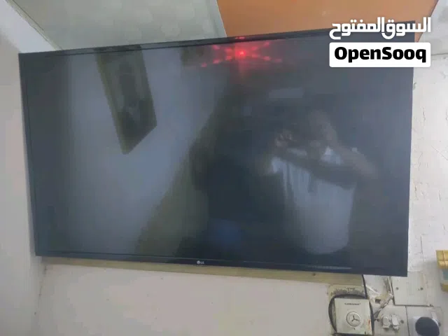 شاشه حجم 50 تكنك كلش نضيفه وشغاله