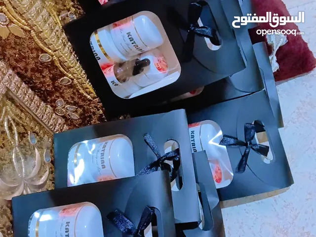 بكج تفتيح البشره والتخلص من الهالات والزوان والتجاعيد يعمل على تعبئة الخطوط الرفيعه واخفاؤها