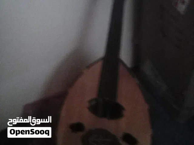 عود بحريني قديم سنة الصنع2000 موديل تصميم عراقي عمر العود 26 سنه