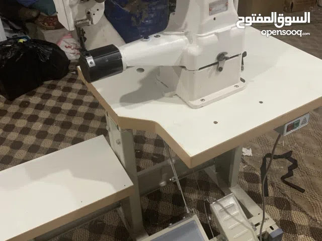 مكينة خياطة الجلود شبه جديدة