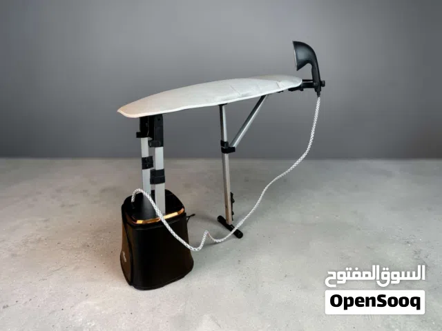 ودّع تعب المكواة الثقيلة   كيّ احترافي خلال دقائق!   ستاند ومنضدي بنفس الوقت   بخار قوي 1950