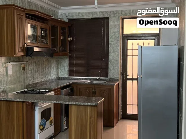 شقة مساحة 60م في شارع الجامعة قريبة من الخدمات