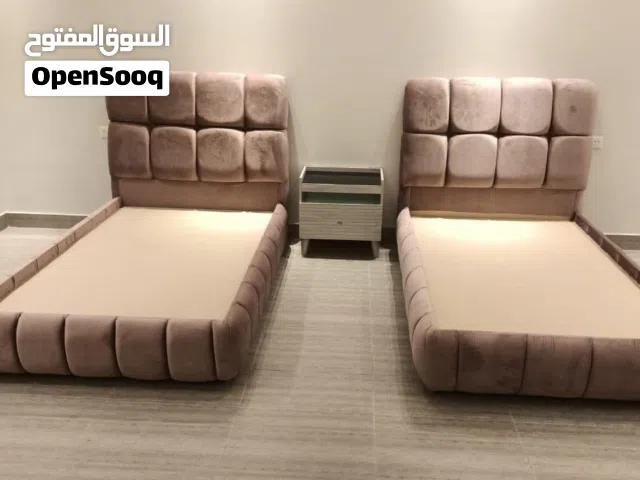 جرابي نفر واحد افخم وارقى الموديلات متوفر بجميع الالوان حسب الطلب وب اسعار مختلفه