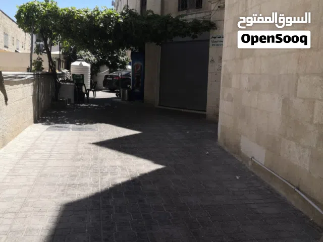 محل تجاري مع سده في البيادر بمساحه اجماليه 55 متر