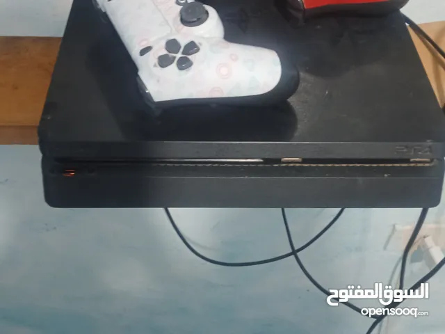 بلايستيشن 4 للبيع مع 2 ايد بحاله جيده عمان الاشرفيه الحاله مستعمل وعليه بعض الالعاب مطلوب 160