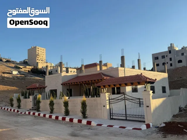 280 m2 5 Bedrooms Villa for Sale in Zarqa Dahiet Al Madena Al Monawwara