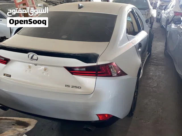 للبيع قطع غيار لكزس اي اس مديل 2015