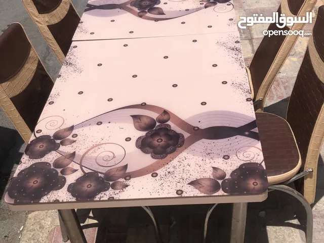 طاولة سفرة بحالة جيدة جدًا