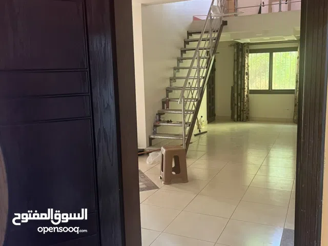 Flat floor in Essa Town include EWA walk to shopping center 1/4 mins to  and to Ram