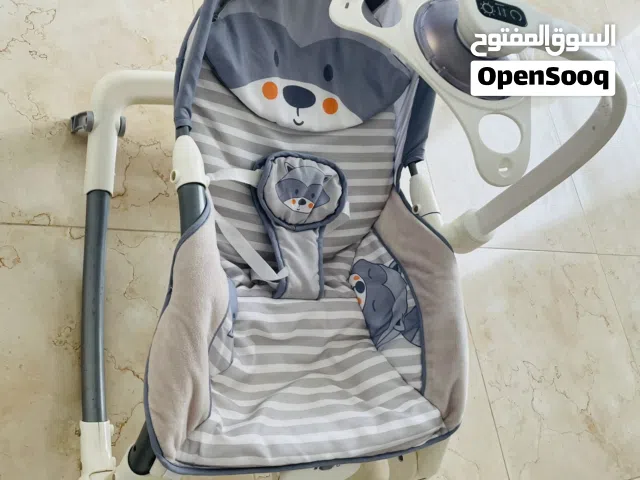 كرسي بيبي ثابت و هزاز مع تعليقة للألعاب