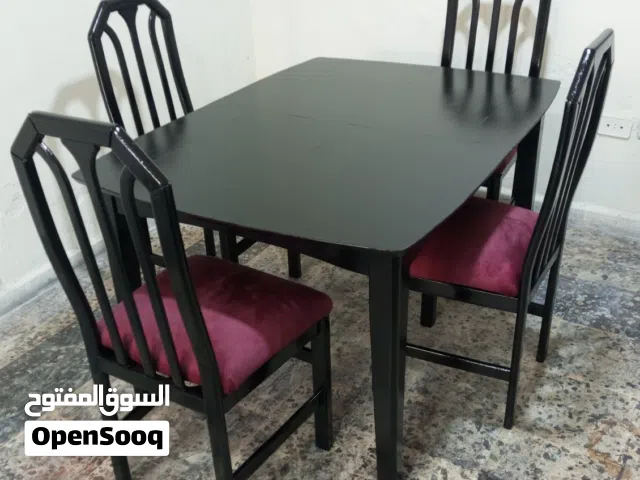 #طاولة سفره مع 4 كراسي خشب زان ثقيله جدا تنجيد جديد  السعر 70 قياس 135/ متر  اربد الحي الشرقي شارع ا
