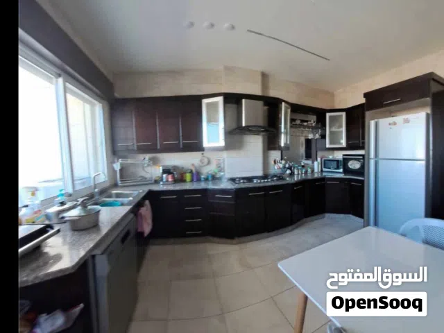 مطبخ قشرة بلوط مع الاجهزة