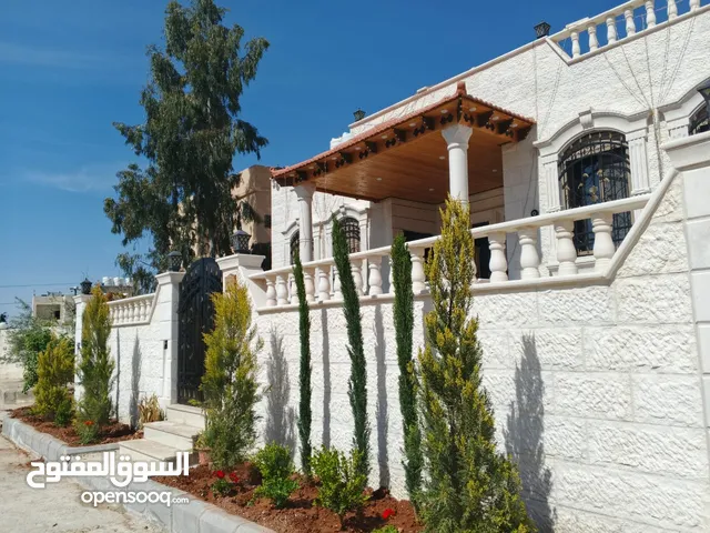 240 m2 5 Bedrooms Villa for Sale in Zarqa Iskan Al Batrawi