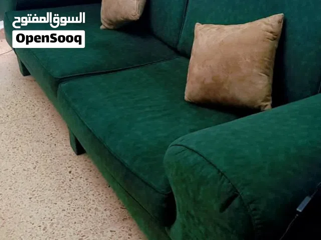 طقم ماليزي بحالت الجديد ثقيل لون زيتي مع طاولتي زجاج