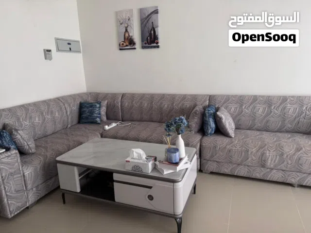 طاولة من دانوب شبة جديدة