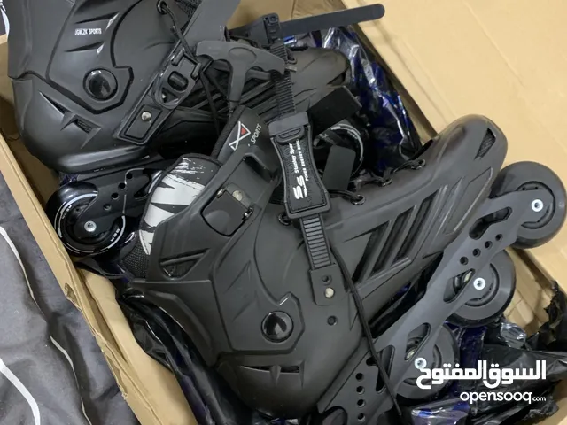 سكيت رولر شبه جديد استخدمته مرتين حاولت اتعلم وماعرفت له سعره بالسوق 250 ببيعه على 140 لاني مضطر