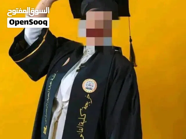 كابات تخرج البيع بالجملة او التجزئة متوفر في لون الأسود  وخامتهم ممتازة
