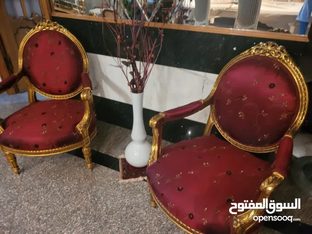 صالون خشب زان بحالة ممتازة ، قماش اورجانزا مطرز