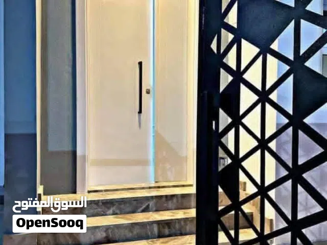 محل . يمشي قهوه او مكتب  . فيه حمام . إيجار بن عاشور.