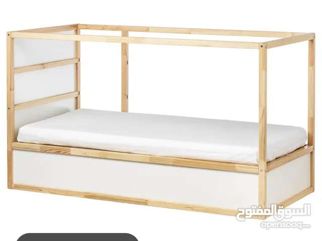 دولاب وسرير اطفال ايكيا بحاله ممتازه جدا