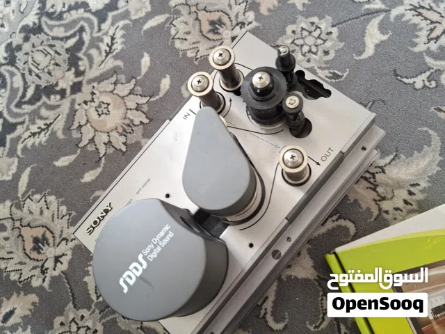 جهاز سوني مع خمس سماعات