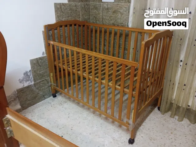 سرير اطفال انقليزي