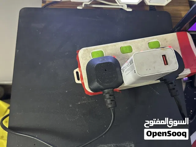 السلام عليكم اخوان ps4 للبيع ذاكرة512 نضافة حلوة ويا 3 يدات