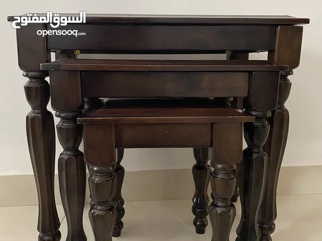 طاولات خشب بني راقية (طقم 3 طاولات متداخلة) – بسعر مغري!