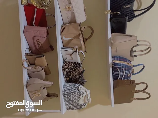 رفوف عدد 3 صغار و3 كبار ورف جبير خشب يستخدم للعطور والمكياج استعمال قليل