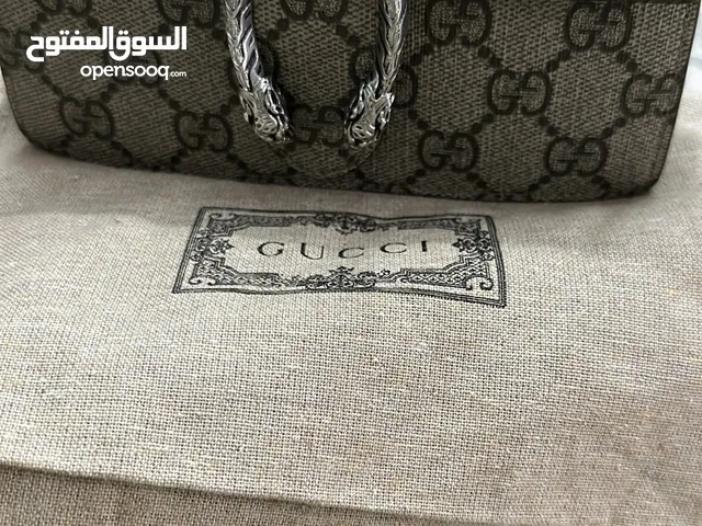 للبيع شنطه غوتشي اصليه وفساتين اعراس
