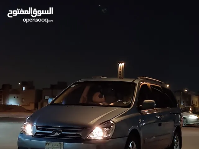 Used Kia Carnival MPV in Al Riyadh