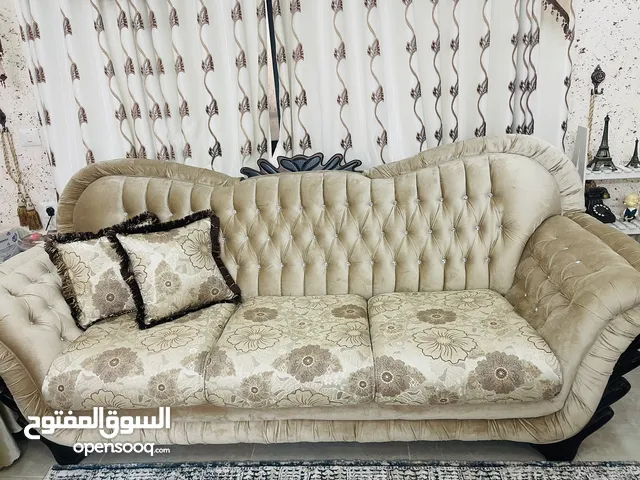 طقم ضيوف شبه جديد