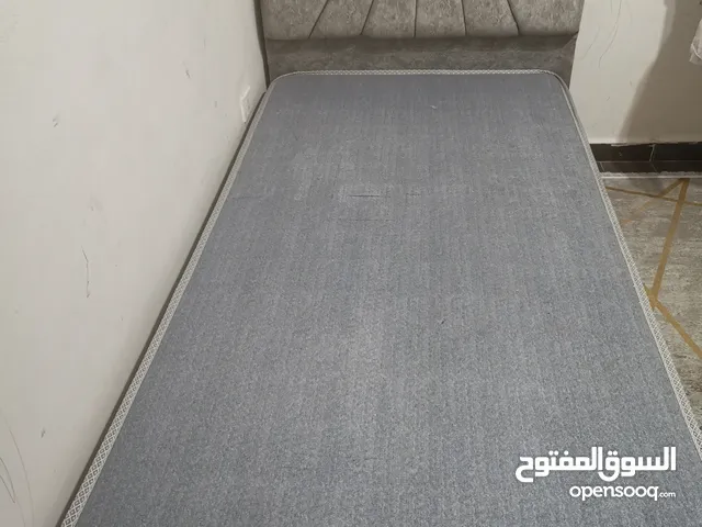 تخت مفرد هيدروليك مع للفرشه 110 دينار