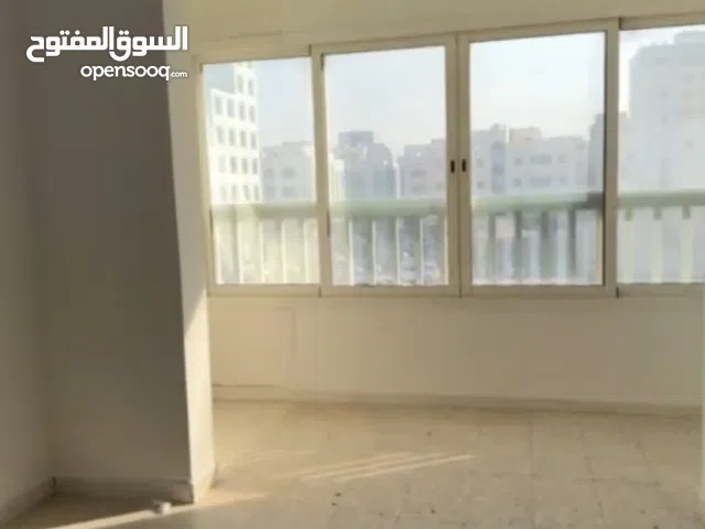 Flat for rent (2 rooms,1 toilet) monthly . 4,700 DHS electricity and water included.