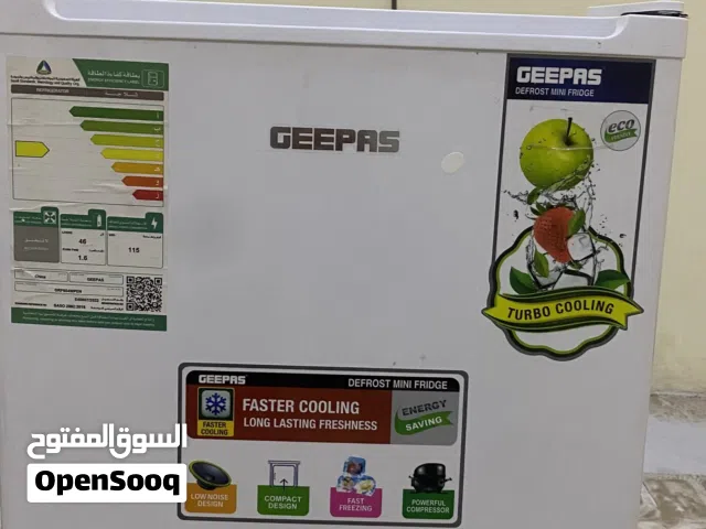 ثلاجه صغيره نظيفه للبيع في المزاحميه