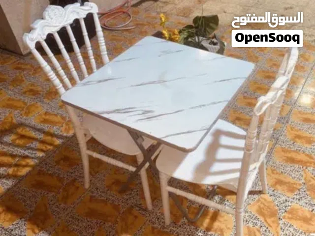 طاولة مع 2 كرسي