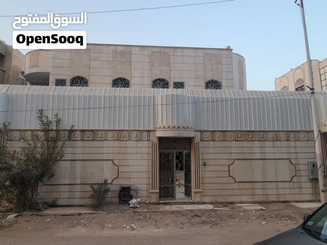 300 m2 More than 6 bedrooms Villa for Rent in Aden Shaykh Uthman