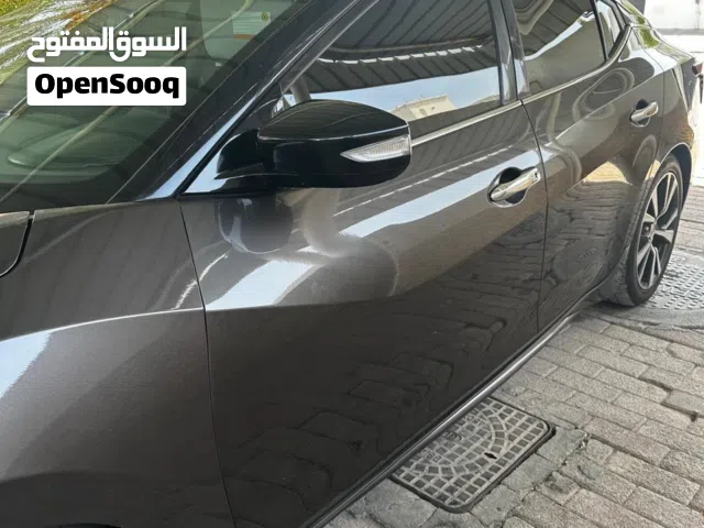 نيسان مكسيما 2016 بني صالون / سيدان بحالة جيدة مع مواصفات خليجية
