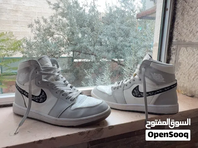 حذاء Nike air jordan Dior