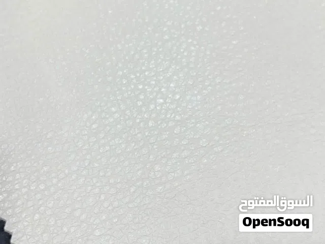 تشكيلة فاخرة من أقمشة الجلد بنقشة التمساح بجودة عالية وأسعار مميزة لتنجيد المقاعد و أطقم الكنب