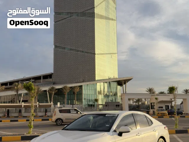 2020 تويوتا كامري SE
