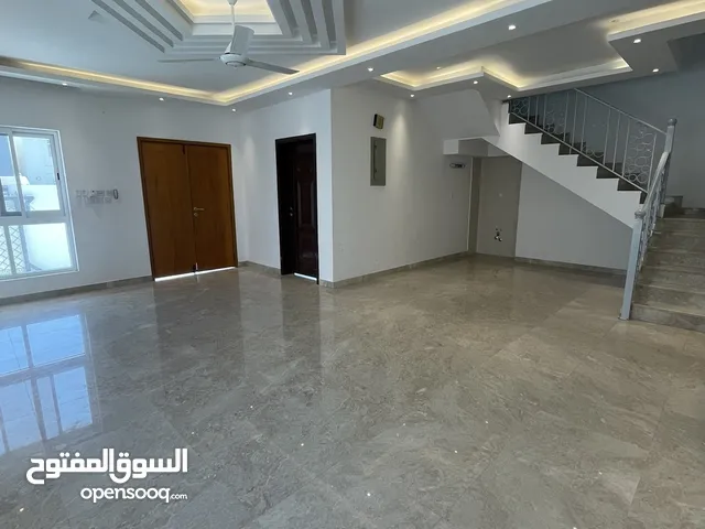 فيلا مميزة ونظيفة في الخوض السابعة