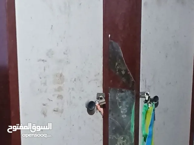 دولاب حديد دق زمان رزين قاعد بزواقه ويتصكر باقفال وتفاصيل في الاعلان.للبيع او الاستبدال بأي شي