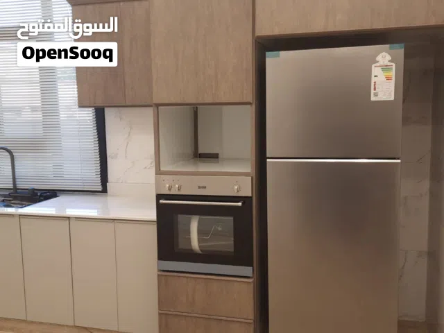 السلام عليك ورحمه متوفر انواع تصميم لي المطبخ  شغله فنان العامل