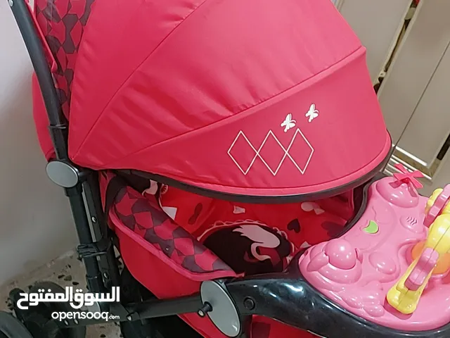 عربة اطفال جديدة باللون الاحمر